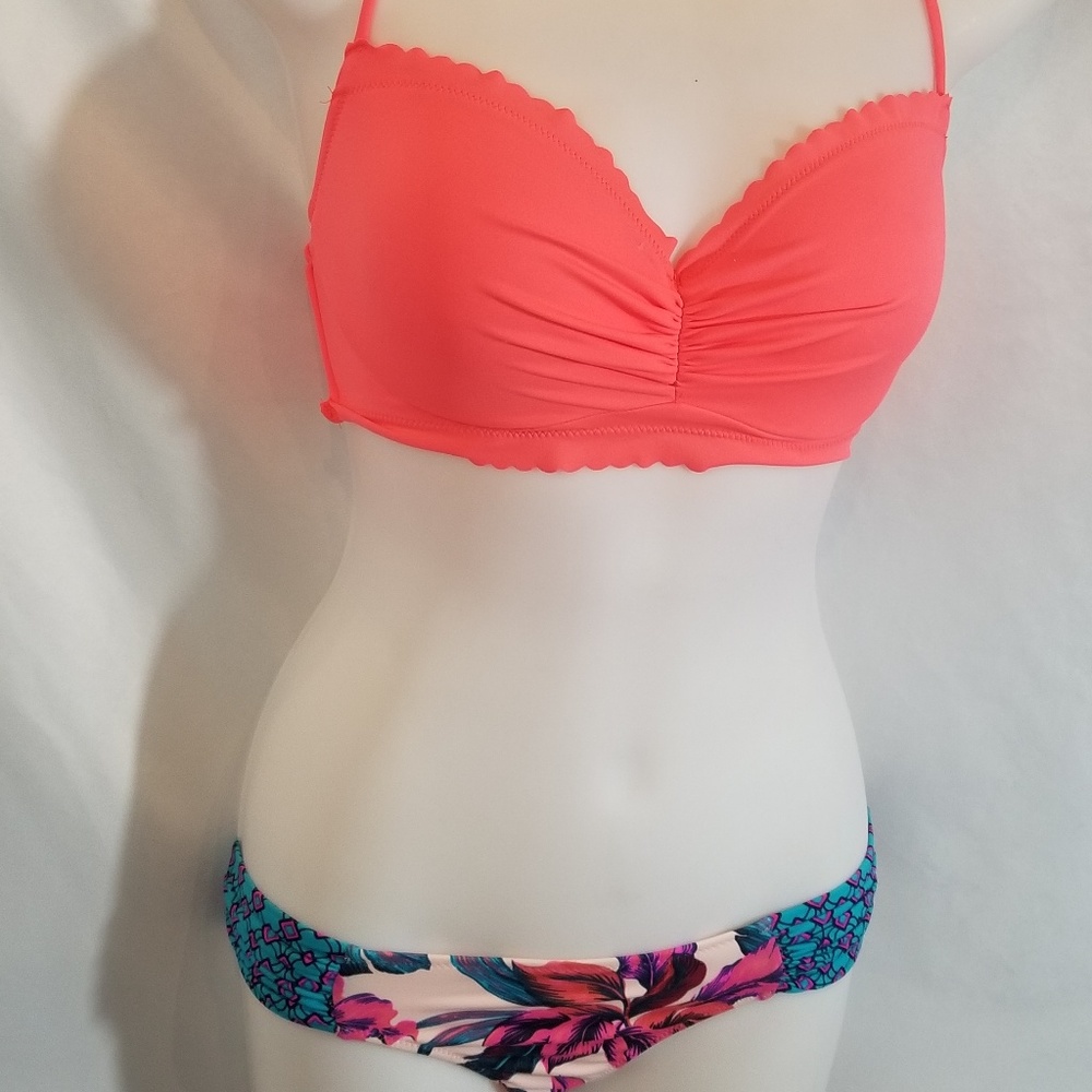 Scalloped Sweetheart VS Swim Top & NWT Bottoms